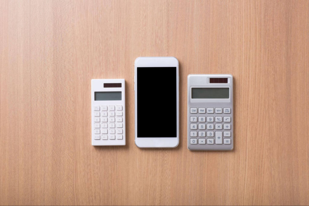 スマホと2台の電卓